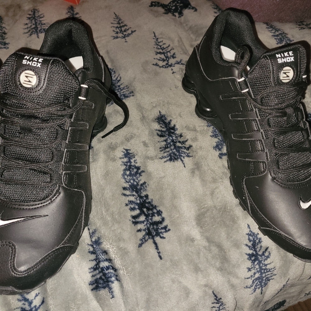 Nike Shox NZ size 10 new with box missing the box lid